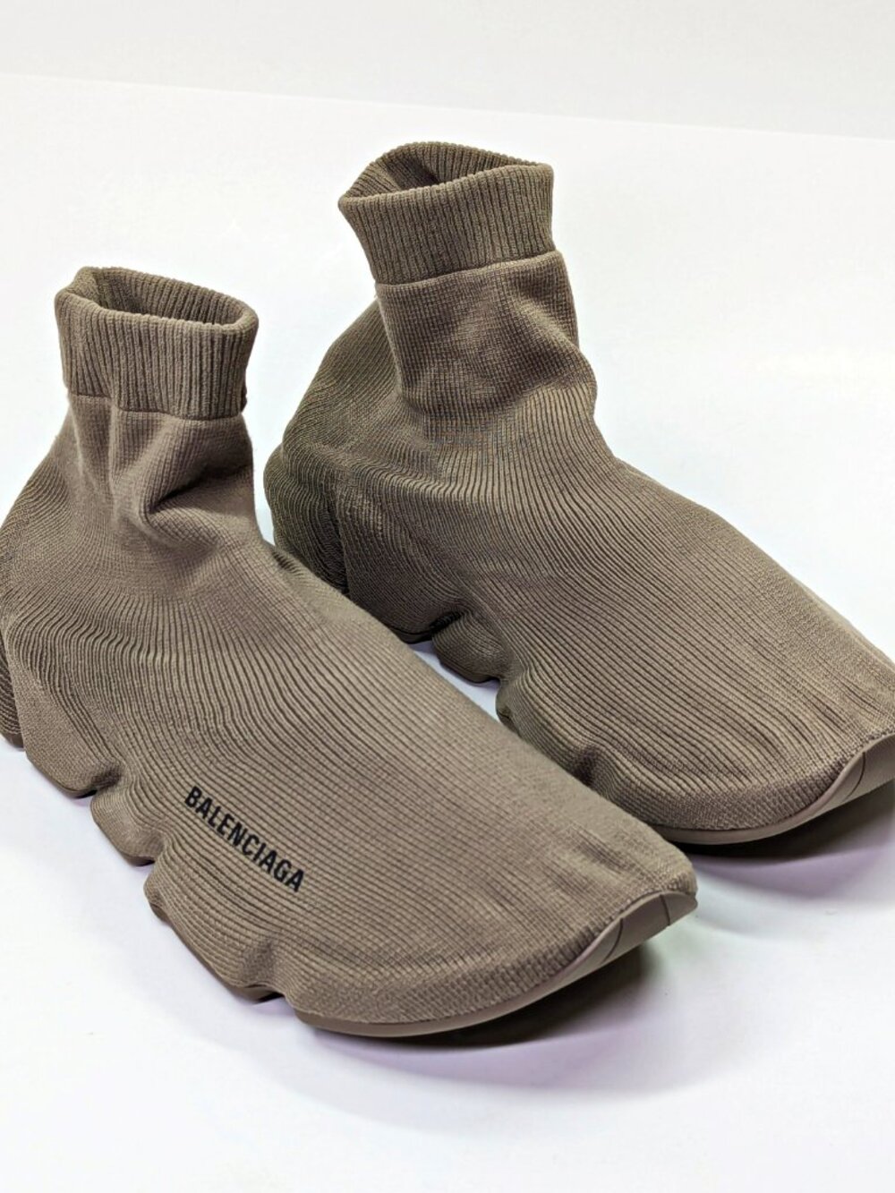 Balenciaga Men’s Speed Allover Knit Sneakers in Taupe Size 41 (MSRP $1,050) - Picture 2 of 9